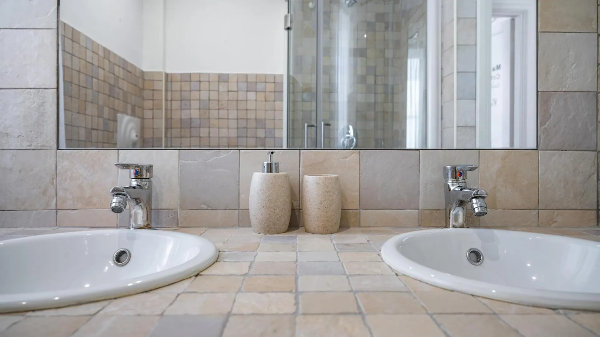 Daire Your Elegant Loft At Termini Station Roma